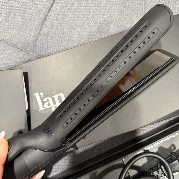 L’ANGE Hair Curler with Cooling Air Vents hair straightener flat iron - Picture 5 of 8